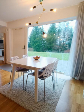 Modern, private spacious & fully equipped for 2-5 people Near forest, with kitchen, washer, pets friendly, Floda